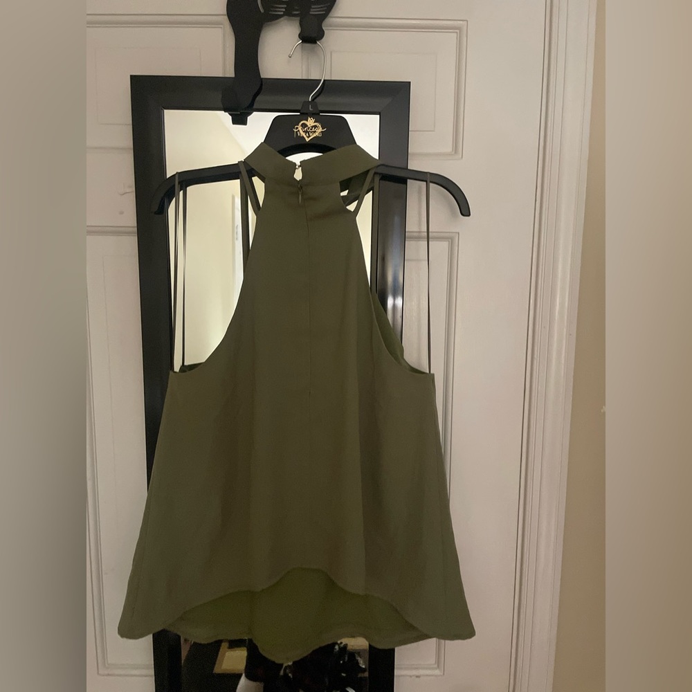 Vera Wang Green Cut Top - Picture 6 of 7